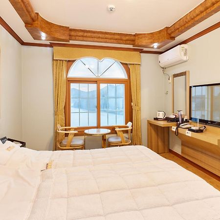 Goheung Hayan Noeul Hotel Exterior photo