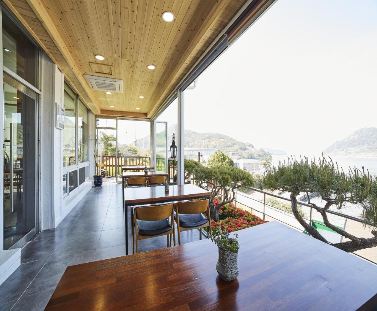 Goheung Hayan Noeul Hotel Exterior photo